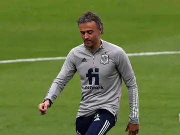 Luis Enrique: "Parece que si tuviera once fijos iría mejor la cosa" Luis Enrique: "Parece que si tuviera once fijos iría mejor la cosa"