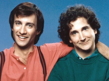 Bronson Pinchot en 'Primos Lejanos'