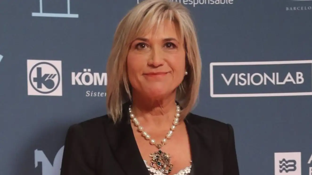 Julia Otero se vacuna contra el coronavirus por ser paciente oncológico Julia Otero se vacuna contra el coronavirus por ser paciente oncológico