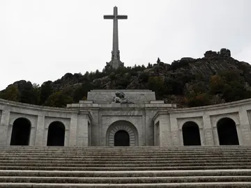 La familia de Primo de Rivera se adelanta al Gobierno y pide exhumar sus restos La familia de Primo de Rivera se adelanta al Gobierno y pide exhumar sus restos