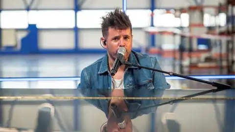 Pablo López lo da todo en su concierto de Marbella Starlite 2021 Pablo López lo da todo en su concierto de Marbella Starlite 2021