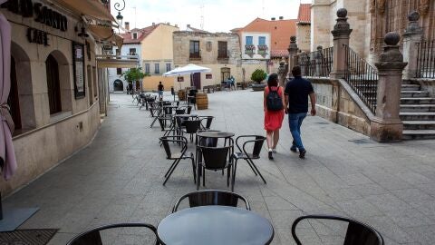 Una terraza de un bar en Aranda del Duero, en Castilla y Le&oacute;n