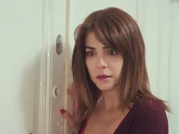 La inesperada ayuda de Sarp a Ceyda para salvarla de la madre de Emre La inesperada ayuda de Sarp a Ceyda para salvarla de la madre de Emre