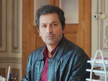 Arif consulta a Kismet sobre sus opciones legales para echar a Sarp del piso Arif consulta a Kismet sobre sus opciones legales para echar a Sarp del piso