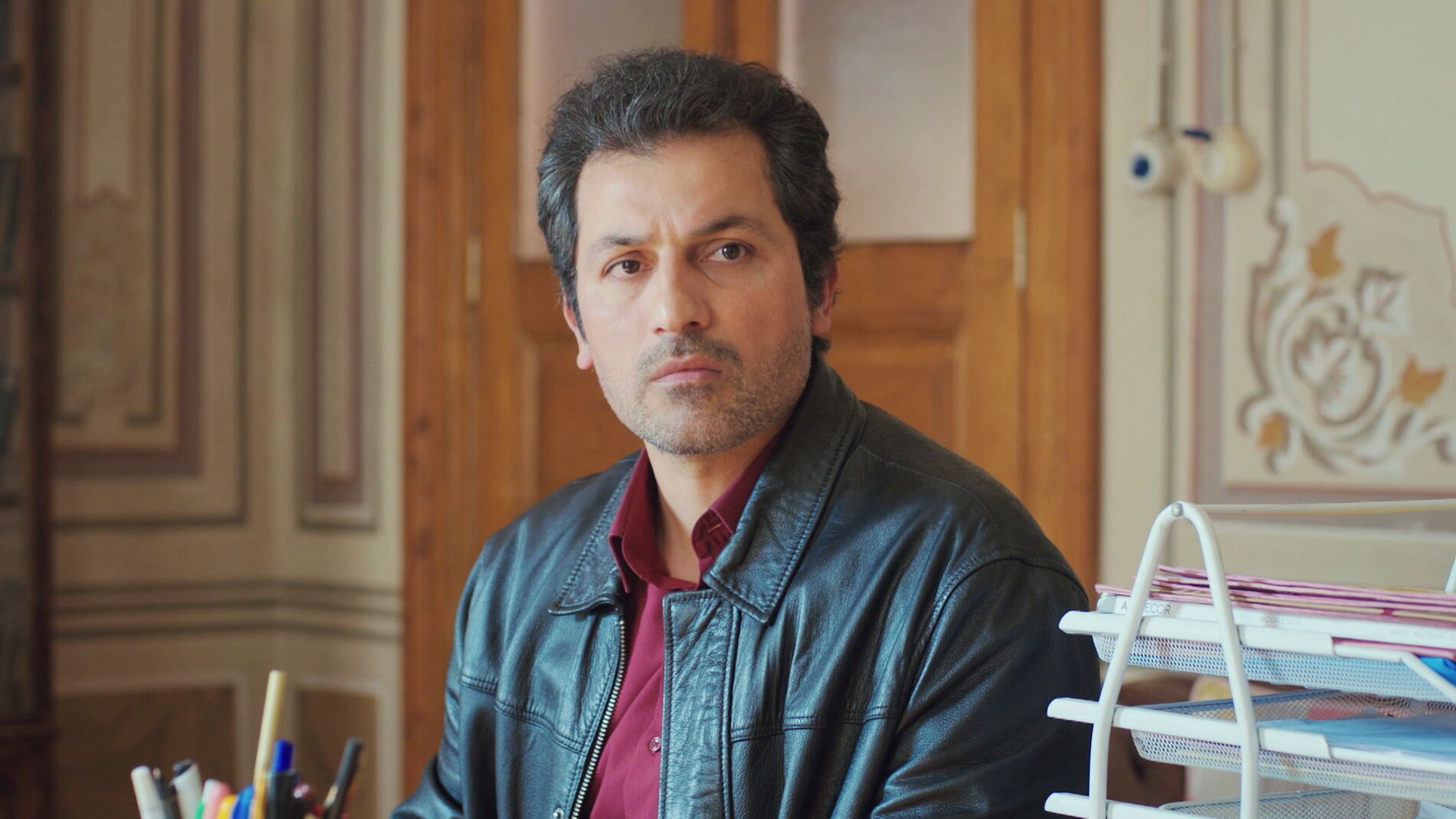 Arif consulta a Kismet sobre sus opciones legales para echar a Sarp del piso