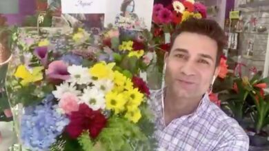 El fenómeno fan de Isabel Díaz Ayuso llega a las pizzerías y floristerías: 