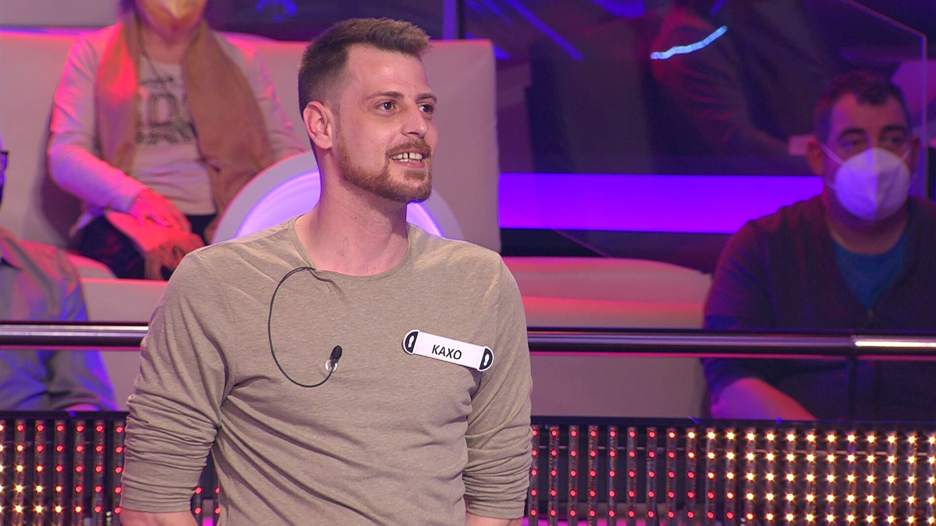 La inmensa colecci&oacute;n de videojuegos de Kaxo sorprende a Arturo Valls