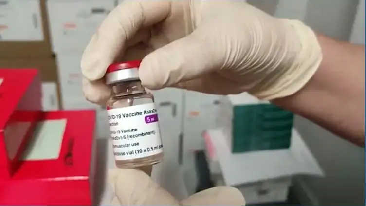 Los ministros de Sanidad de la UE se reúnen de urgencia para analizar la decisión de la EMA Denuncian la muerte de una mujer en Francia 14 días después de vacunarse con AstraZeneca