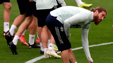 Sergio Ramos sufre una lesión en el gemelo: peligra la Champions y el Clásico Sergio Ramos sufre una lesión en el gemelo: peligra la Champions y el Clásico