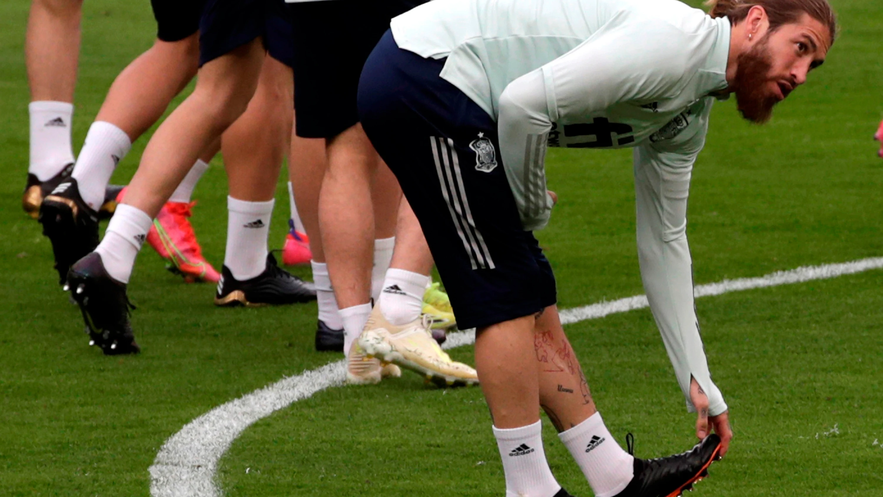 Sergio Ramos sufre una lesión en el gemelo: peligra la Champions y el Clásico Sergio Ramos sufre una lesión en el gemelo: peligra la Champions y el Clásico