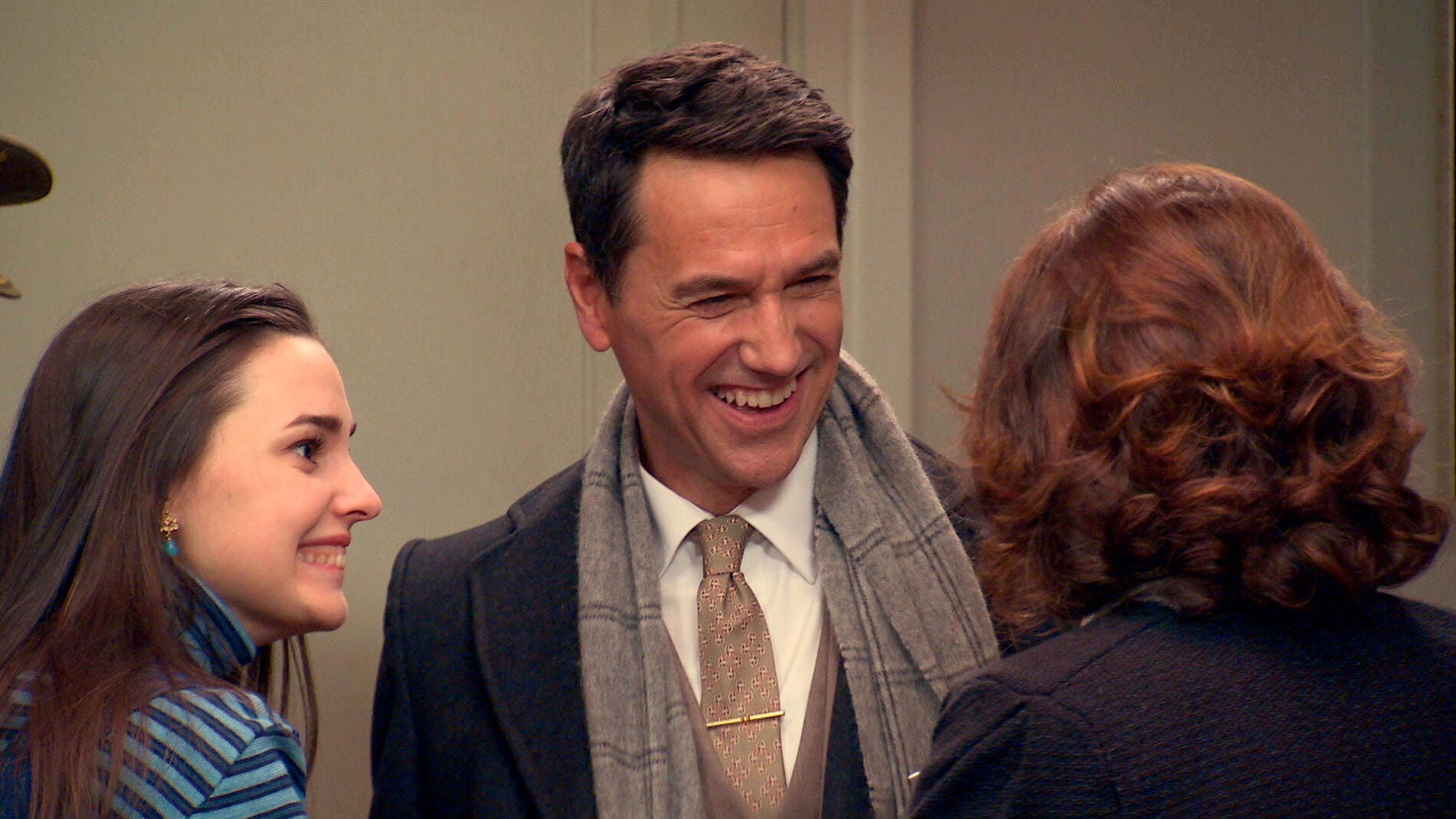 Abel regresa a casa para tremenda sorpresa de Emma y Socorro