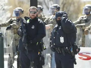 Hallan muerto en su domicilio a otro de los policías que protegió al ataque contra el Capitolio de EEUU Hallan muerto en su domicilio a otro de los policías que protegió al ataque contra el Capitolio de EEUU