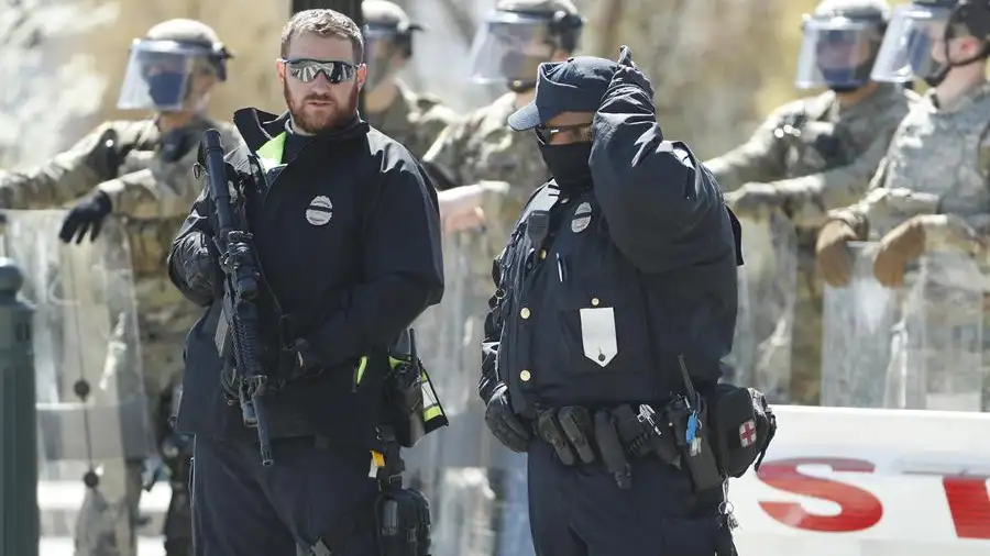 Hallan muerto en su domicilio a otro de los policías que protegió al ataque contra el Capitolio de EEUU Hallan muerto en su domicilio a otro de los policías que protegió al ataque contra el Capitolio de EEUU