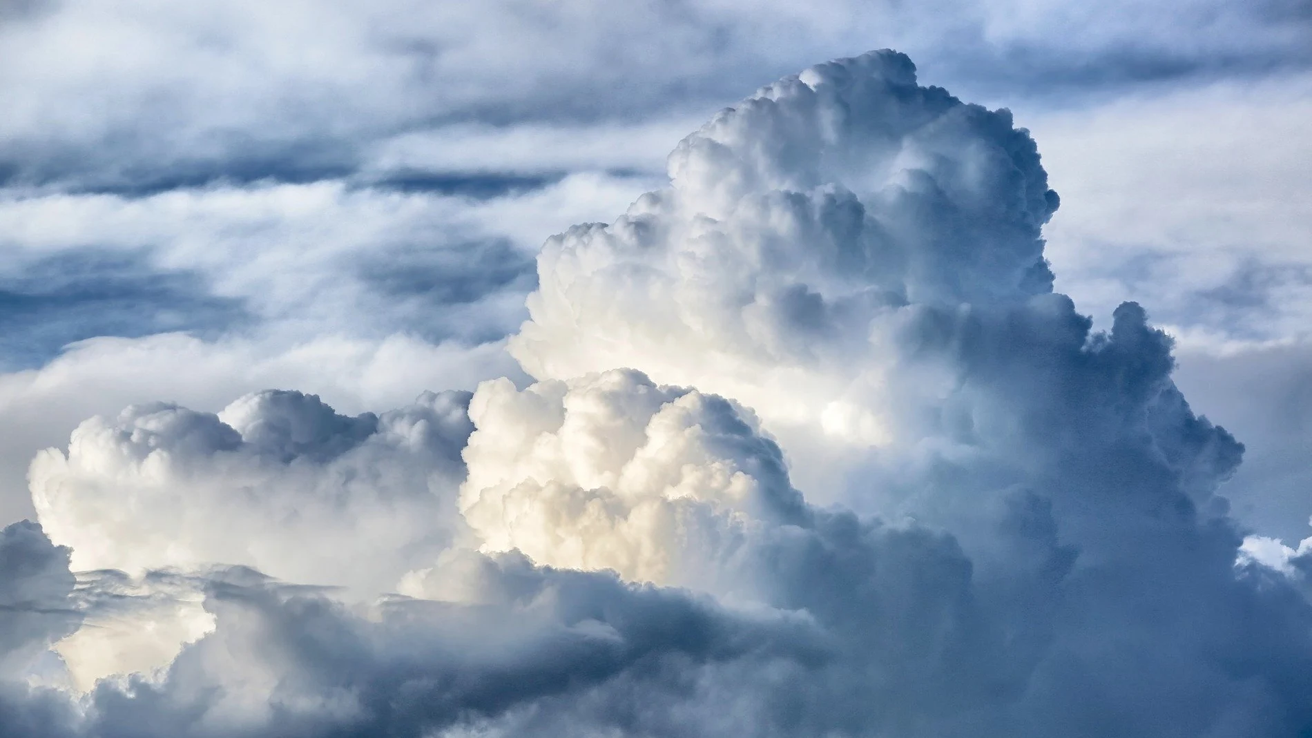 La previsión de tiempo hoy: Cielos nubosos y probabilidad de tormentas en el noroeste peninsular