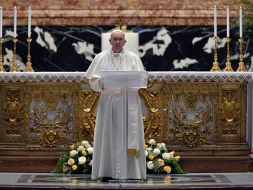 El papa pide a los países que se comprometan a repartir vacunas contra el coronavirus en su discurso de Pascua