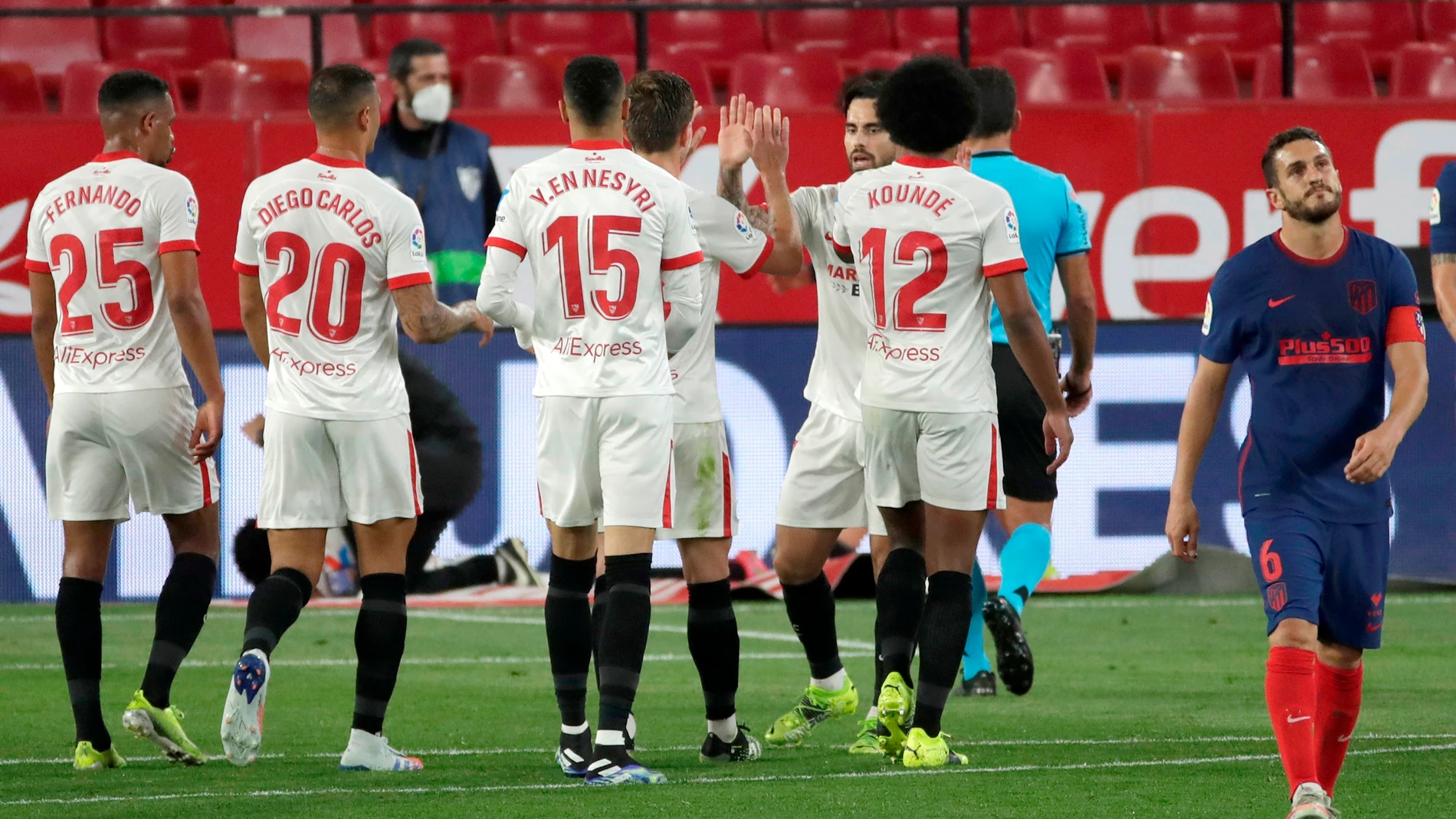 El Atlético de Madrid sucumbe ante el Sevilla en el Pizjuán y pierde comba en la Liga