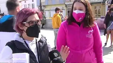 Se manifiestan las mujeres grabadas orinando en las calles de Lugo, cuyos vídeos fueron subidos a webs porno Se manifiestan las mujeres grabadas orinando en las calles de Lugo, cuyos vídeos fueron subidos a webs porno