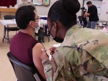 Estados Unidos vacuna a rtimo de récord
