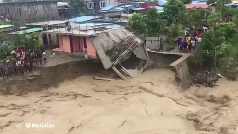 Al menos 43 muertos y 27 desaparecidos por inundaciones en Indonesia Al menos 43 muertos y 27 desaparecidos por inundaciones en Indonesia