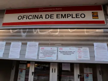 El paro baja en 197.841 personas en julio, la mayor caída mensual de la serie histórica El paro baja en 197.841 personas en julio, la mayor caída mensual de la serie histórica