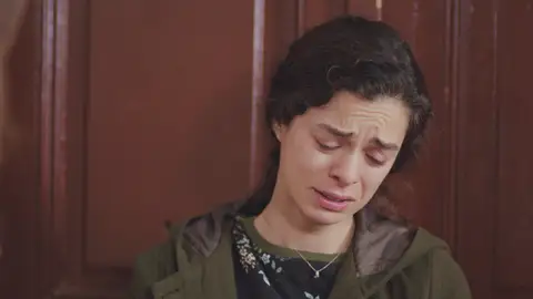 Yeliz regresa a la vida de Bahar en uno de sus días más especiales Yeliz regresa a la vida de Bahar en uno de sus días más especiales