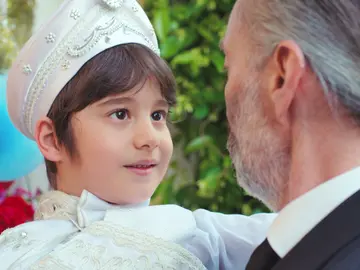 Llega Nezir, el invitado más querido por Doruk… y una fuente de conflictos Llega Nezir, el invitado más querido por Doruk… y una fuente de conflictos