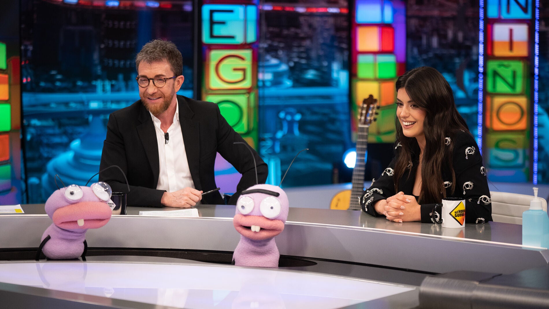 Dulceida, una auténtica experta en redes sociales, se luce en el 'Juego de niños, al revés'