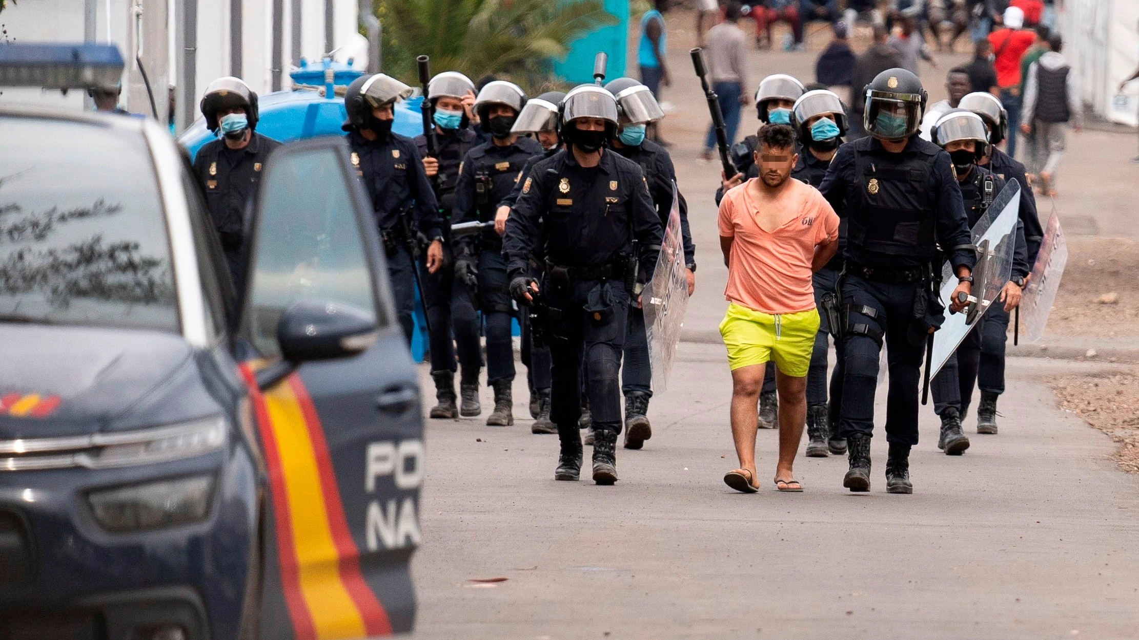 Ocho detenidos y varios heridos en un incidente en un campamento de inmigrantes en Tenerife Inmigración irregular