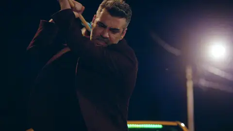 Sarp, desbordado por los celos: destroza el juguete que Arif ha regalado a Doruk Sarp, desbordado por los celos: destroza el juguete que Arif ha regalado a Doruk