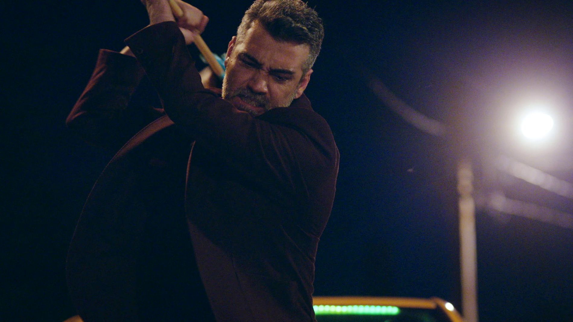 Sarp, desbordado por los celos: destroza el juguete que Arif ha regalado a Doruk