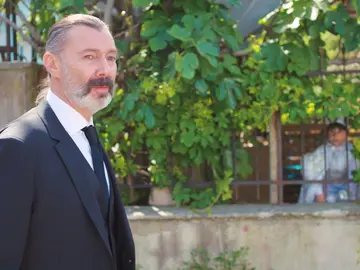 ¡Doruk desaparece! Se escapa de su propia fiesta al ver que Sarp no regresa ¡Doruk desaparece! Se escapa de su propia fiesta al ver que Sarp no regresa