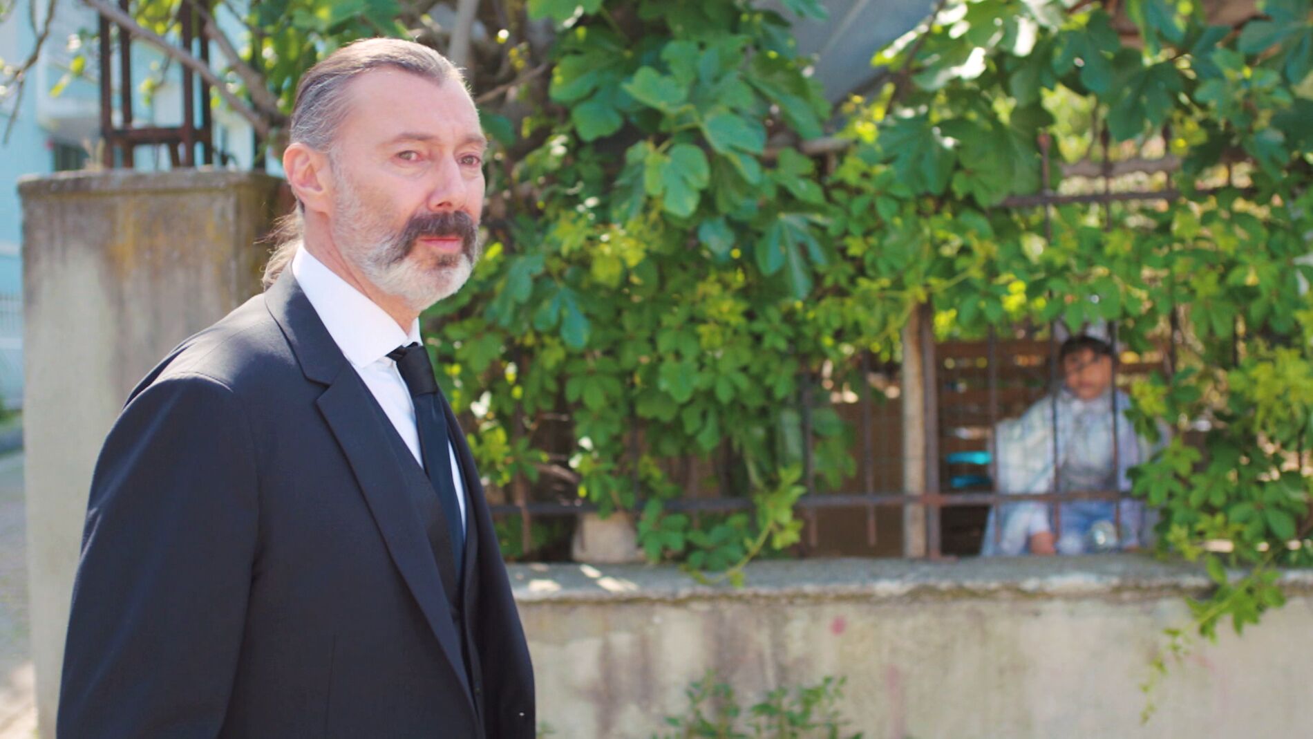 ¡Doruk desaparece! Se escapa de su propia fiesta al ver que Sarp no regresa 