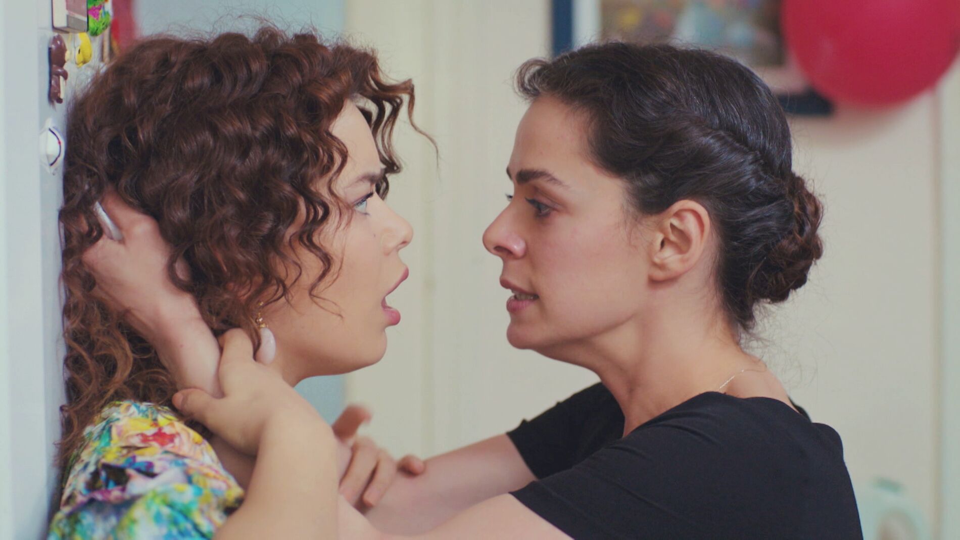 El espectacular bofet&oacute;n de Bahar a Sirin tras su &uacute;ltima maldad: &ldquo;&iquest;Vas a dejar de ser un demonio?&rdquo; 