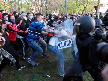 La Policía Nacional ha cargado contra los manifestantes congregados en Vallecas