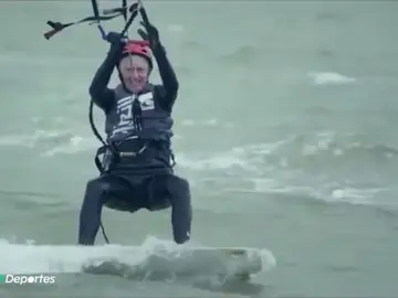 David Cummings, el kitesurfista de 77 años que vive al límite tras la prematura muerte de su mujer David Cummings, el kitesurfista de 77 años que vive al límite tras la prematura muerte de su mujer