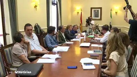 Dimiten 8 concejales de Vox en Extremadura y abandonan el partido acusándolo de usar "técnicas antidemocráticas" Dimiten 8 concejales de Vox en Extremadura y abandonan el partido acusándolo de usar "técnicas antidemocráticas"