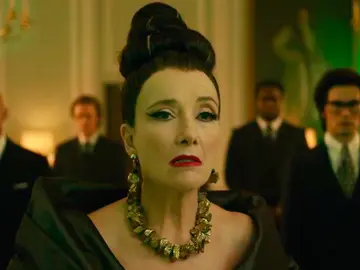 Emma Thompson como la Baronesa Von Hellman en 'Cruella' Emma Thompson como la Baronesa Von Hellman en 'Cruella'