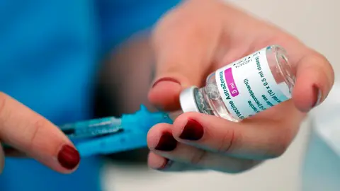 Vial de la vacuna AstraZeneca Vial de la vacuna AstraZeneca