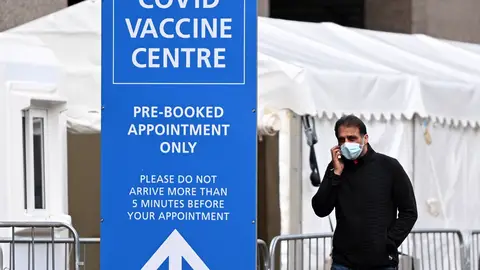 Un centro de vacunación en Reino Unido Un centro de vacunación en Reino Unido