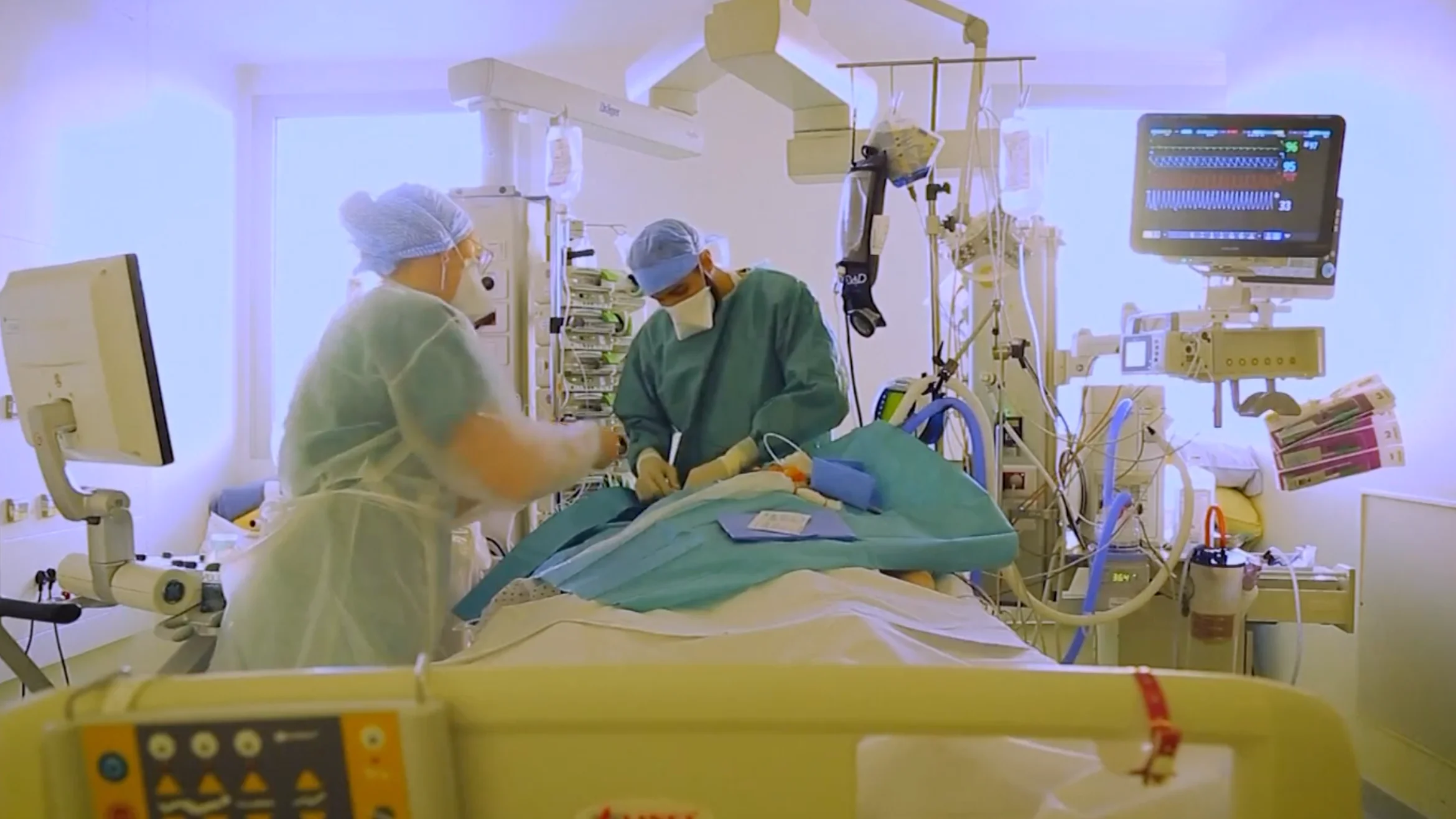 Preocupaci&oacute;n en Francia por alta presi&oacute;n hospitalaria en las UCI