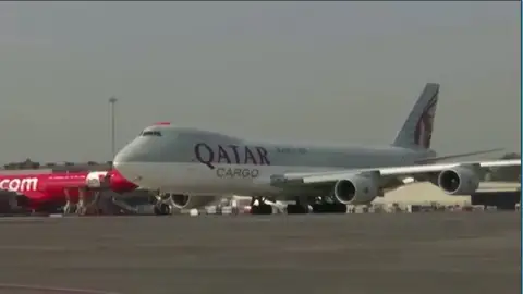 Vuelo Qatar con pasajeros y tripulación vacunada Vuelo Qatar con pasajeros y tripulación vacunada
