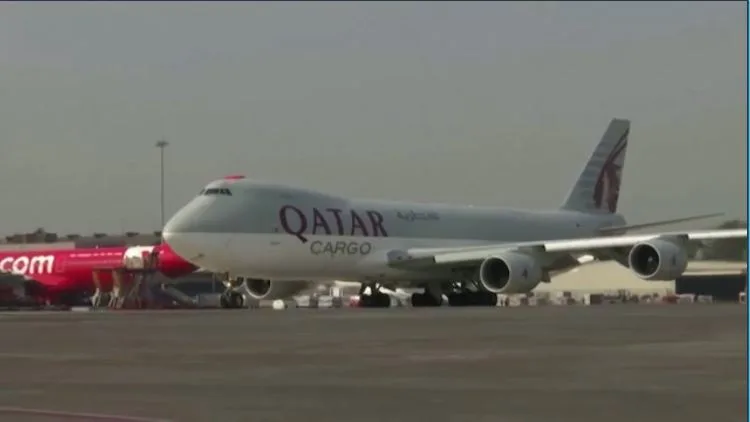 Vuelo Qatar con pasajeros y tripulación vacunada Vuelo Qatar con pasajeros y tripulación vacunada