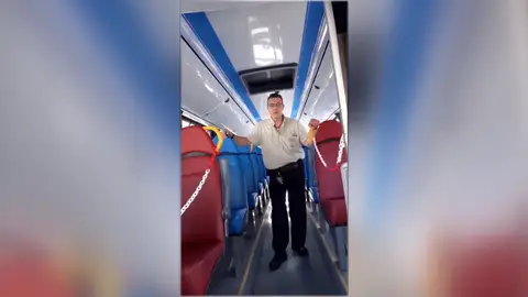 Eloy Torres, el 'chófer tiktokero' Eloy Torres, el 'chófer tiktokero'