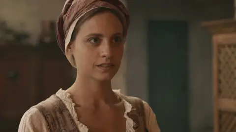 Clara, al frente de las cocinas de Castamar tras “la mejor cena servida en lustros” Clara, al frente de las cocinas de Castamar tras “la mejor cena servida en lustros”