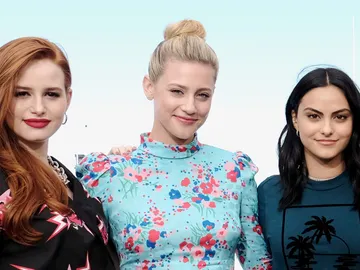 Lili Reinhart, Camila Mendes y Madelaine Petsch Lili Reinhart, Camila Mendes y Madelaine Petsch