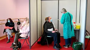 Centro de vacunación en Nogent-sur-Marne,cerca de París, Francia Vacunación Francia