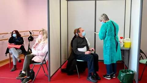 Centro de vacunación en Nogent-sur-Marne,cerca de París, Francia Vacunación Francia
