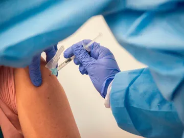 Salud Pública estudia espaciar las segundas dosis en menores de 79 Salud Pública estudia espaciar las segundas dosis en menores de 79