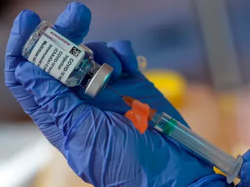 Un vial de AstraZeneca Un vial de AstraZeneca