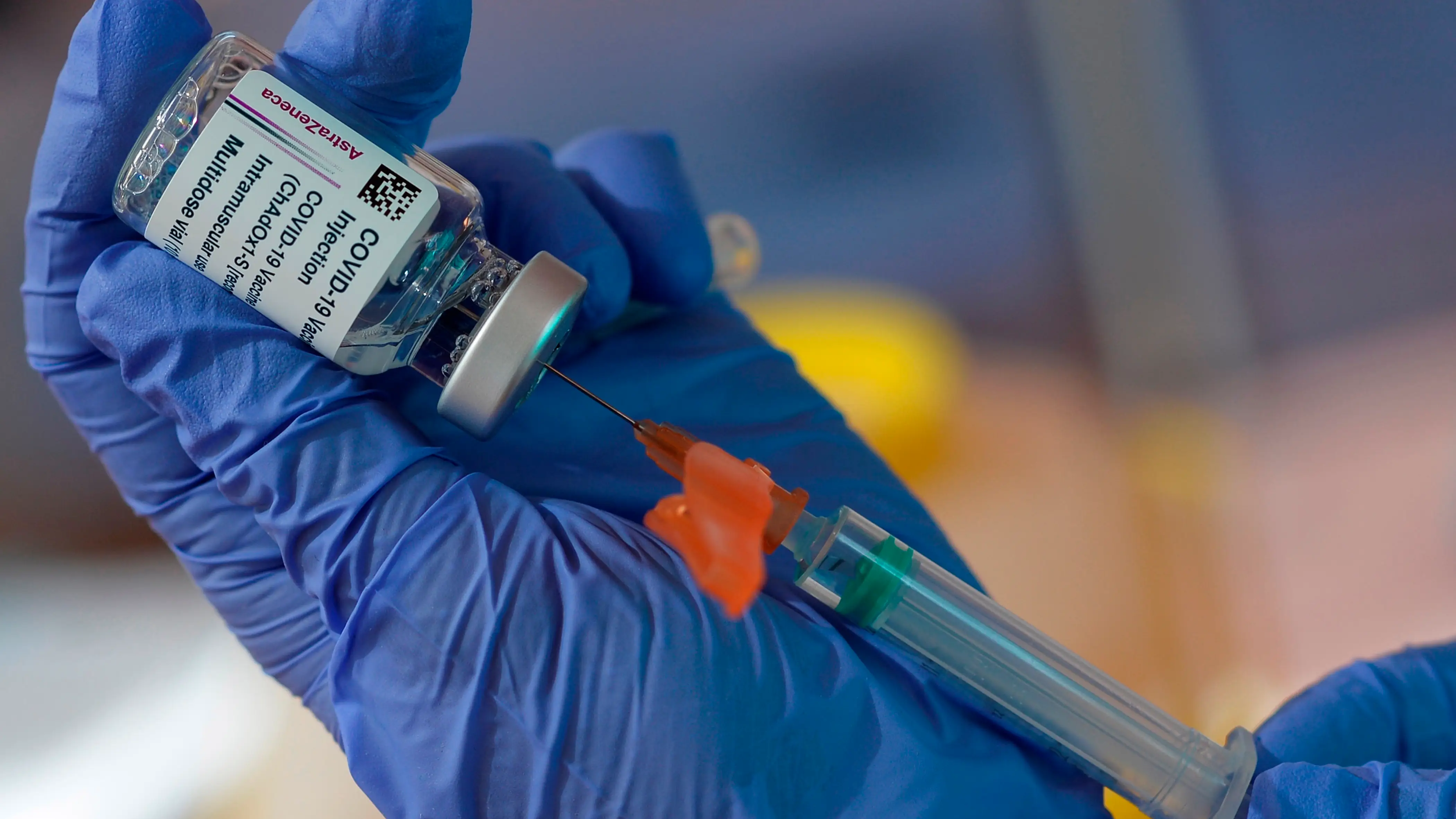 Un vial de AstraZeneca